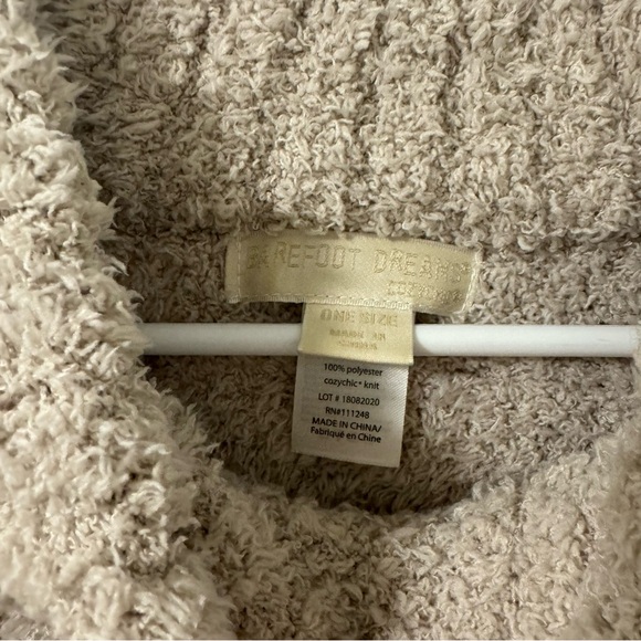 $154 barefoot dreams 'Cozy Chic Beach' Fringe Lounge Poncho - Picture 2 of 3